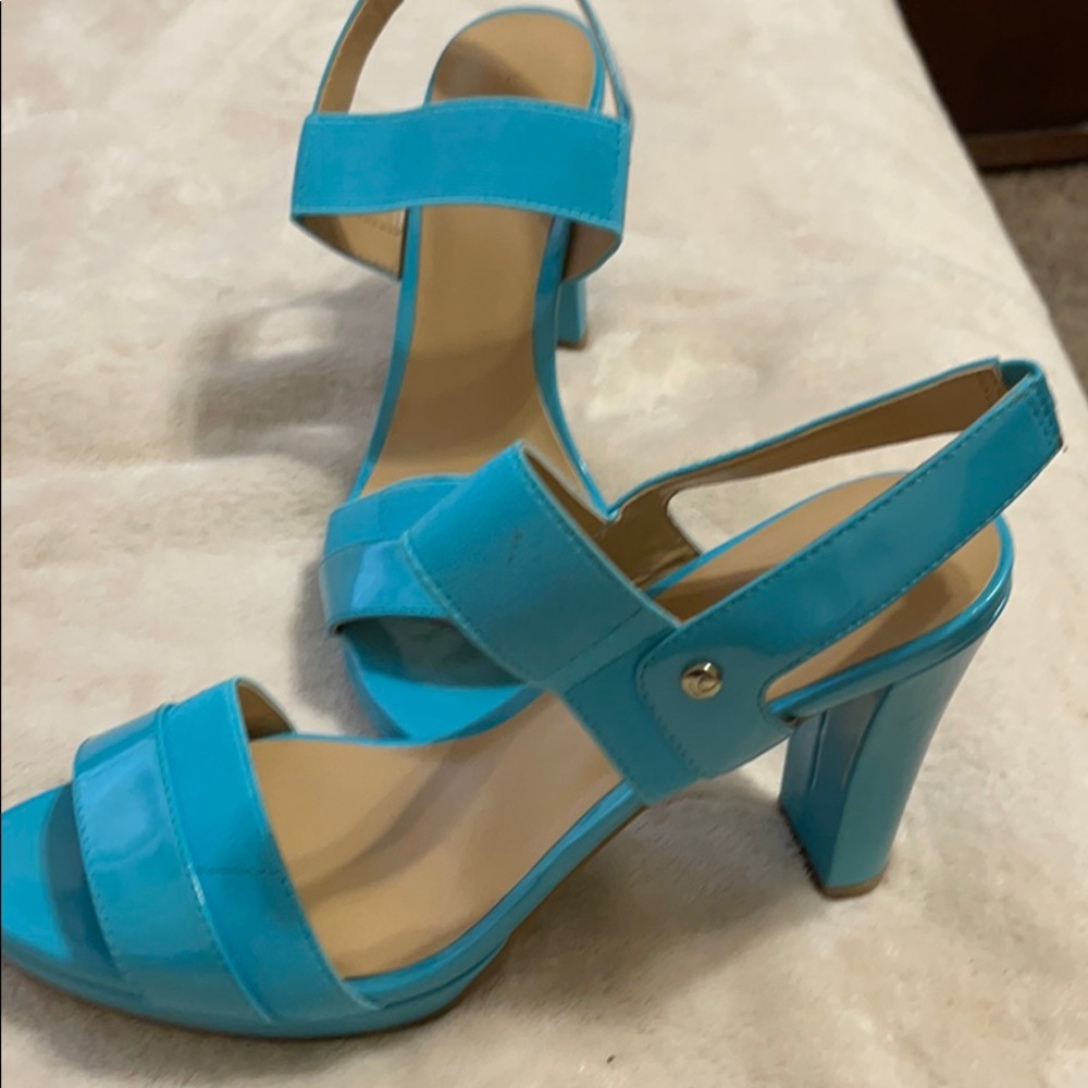 Shoes - Picture 3 of 4